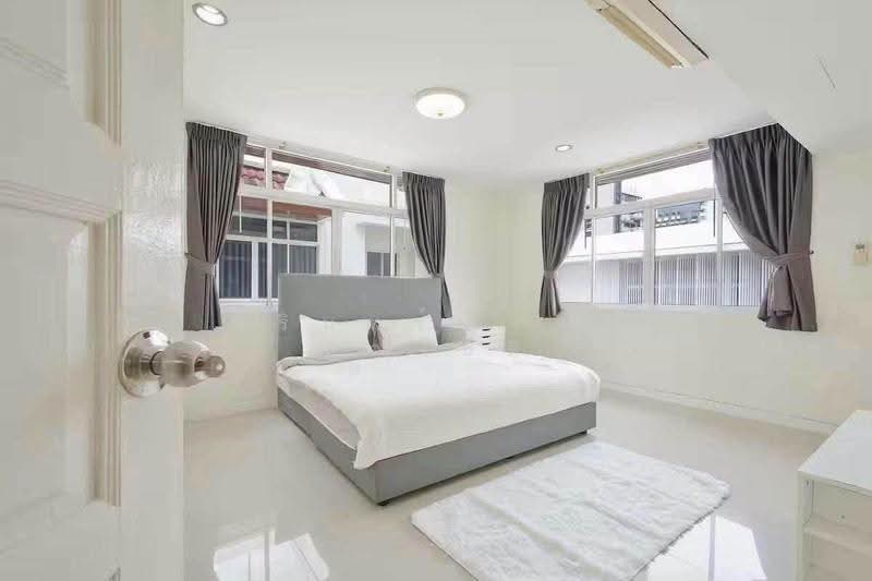 Single house Phromphong, Bangkok, Khlong Tan Nua, Watthana, Bangkok, 5 Bedrooms, 350 sqm, Single Detached House For Rent, by ปรินทร์ญาดา ชิณโชติ, 11149845 - DDproperty.com