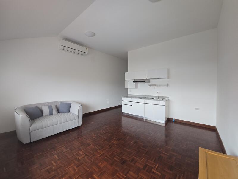 1 Bedroom pet friendly on 3rd floor of 3-STO Townhouse about 10min walk BTS Ari, Bangkok, Samsen Nai, Phaya Thai, Bangkok, 1 Bedroom, 80 sqm, Townhouse For Rent, by ปรีชา จิตต์สมนึก, 11151533 - DDproperty.com