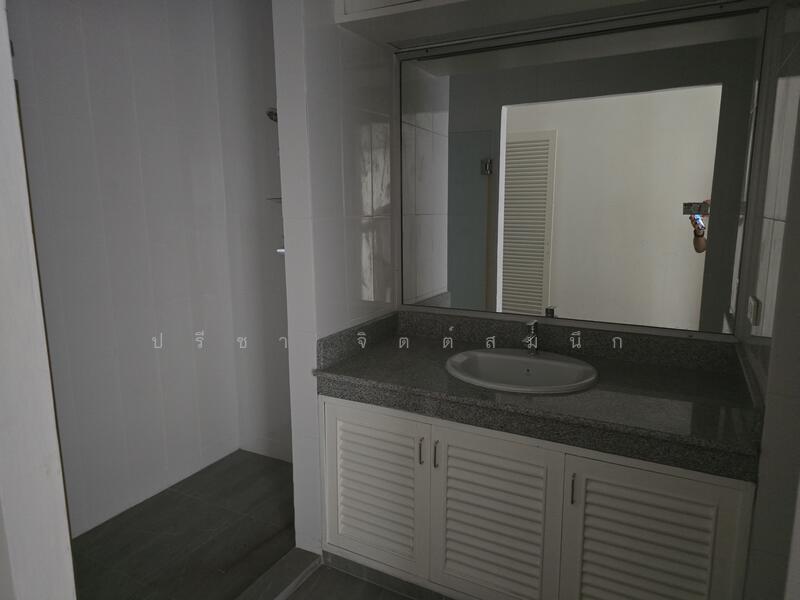 1 Bedroom pet friendly on 3rd floor of 3-STO Townhouse about 10min walk BTS Ari, Bangkok, Samsen Nai, Phaya Thai, Bangkok, 1 Bedroom, 80 sqm, Townhouse For Rent, by ปรีชา จิตต์สมนึก, 11151533 - DDproperty.com