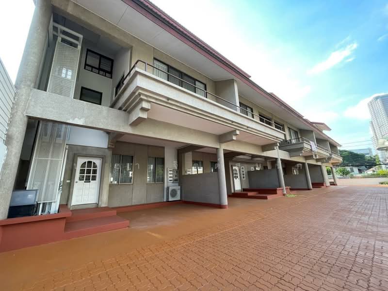 1 Bedroom pet friendly on 3rd floor of 3-STO Townhouse about 10min walk BTS Ari, Bangkok, Samsen Nai, Phaya Thai, Bangkok, 1 Bedroom, 80 sqm, Townhouse For Rent, by ปรีชา จิตต์สมนึก, 11151533 - DDproperty.com