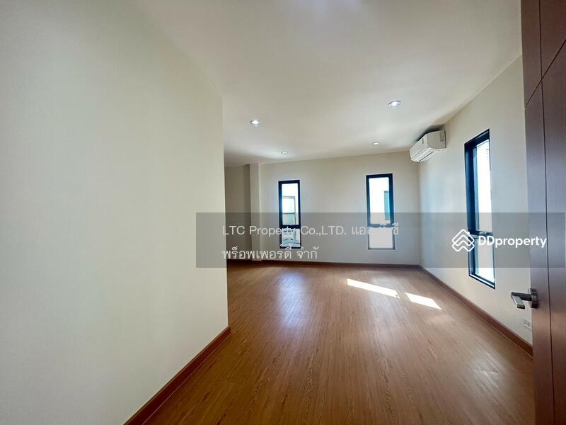 ขาย-ให้เช่าบ้านกฤษดานคร21 พร้อมสระว่ายน้ำส่วนตัว 5 นอน 6 น้ำ 1ห้องใต้ดิน ใกล้ห้างอิเกีย ขาย25 ล้าน, Samut Prakan, บางนาตราด ฝั่งขาออก, Bang Kaeo, Bang Plee, Samut Prakan, 5 Bedrooms, 530 sqm, Single Detached House For Sale, by Khun Aranya, 11152629 - DDproperty.com