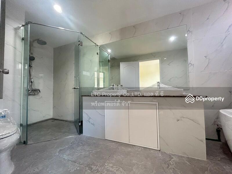 ขาย-ให้เช่าบ้านกฤษดานคร21 พร้อมสระว่ายน้ำส่วนตัว 5 นอน 6 น้ำ 1ห้องใต้ดิน ใกล้ห้างอิเกีย ขาย25 ล้าน, Samut Prakan, บางนาตราด ฝั่งขาออก, Bang Kaeo, Bang Plee, Samut Prakan, 5 Bedrooms, 530 sqm, Single Detached House For Sale, by Khun Aranya, 11152629 - DDproperty.com