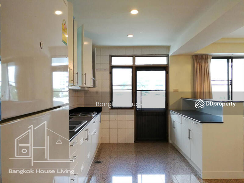 Royal Castle Sukhumvit, Bangkok, 30 Soi Sukhumvit 39, Khlongtoei Nua, Watthana, Bangkok, 3 Bedrooms, 160 sqm, Condo For Rent, by Bangkok House Living, 11156232 - DDproperty.com