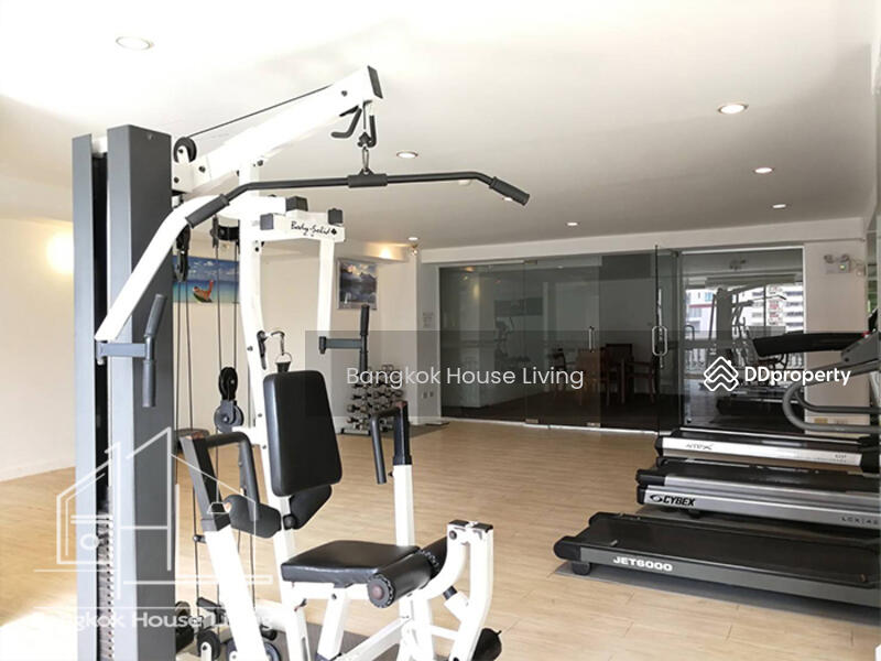 Royal Castle Sukhumvit, Bangkok, 30 Soi Sukhumvit 39, Khlongtoei Nua, Watthana, Bangkok, 3 Bedrooms, 160 sqm, Condo For Rent, by Bangkok House Living, 11156232 - DDproperty.com