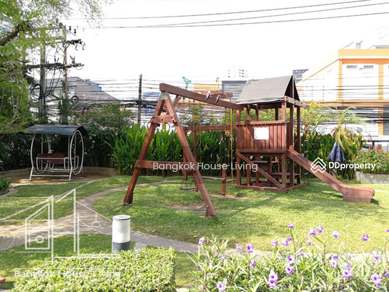 Royal Castle Sukhumvit, Bangkok, 30 Soi Sukhumvit 39, Khlongtoei Nua, Watthana, Bangkok, 3 Bedrooms, 160 sqm, Condo For Rent, by Bangkok House Living, 11156232 - DDproperty.com