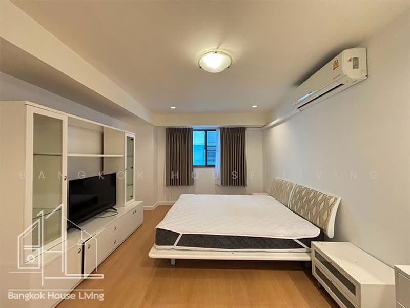 Royal Castle Sukhumvit, Bangkok, 30 Soi Sukhumvit 39, Khlongtoei Nua, Watthana, Bangkok, 3 Bedrooms, 160 sqm, Condo For Rent, by Bangkok House Living, 11156232 - DDproperty.com