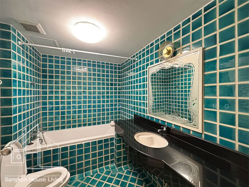 Royal Castle Sukhumvit, Bangkok, 30 Soi Sukhumvit 39, Khlongtoei Nua, Watthana, Bangkok, 3 Bedrooms, 160 sqm, Condo For Rent, by Bangkok House Living, 11156232 - DDproperty.com