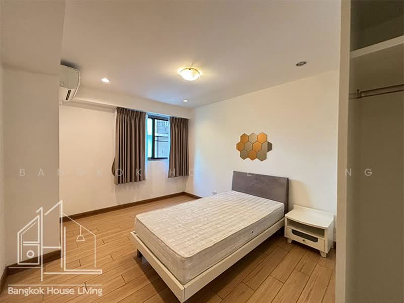 Royal Castle Sukhumvit, Bangkok, 30 Soi Sukhumvit 39, Khlongtoei Nua, Watthana, Bangkok, 3 Bedrooms, 160 sqm, Condo For Rent, by Bangkok House Living, 11156232 - DDproperty.com