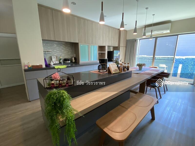 ห้องโถงใหญ่ / ห้องอาหาร / pantry/  พร้อมโต๊ะไม้จริงขนาดใหญ่