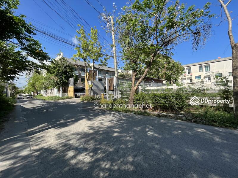 ที่ดินแปลงมุม 1 ไร่, นาคนิวาส 48 แยก 14, กว้าง 40 เมตร ลึก 40 เมตร, 42,000,000.-, (105,000 บาท/ตาราง