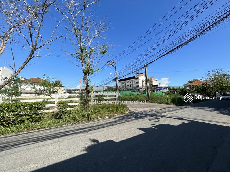 ที่ดินแปลงมุม 1 ไร่, นาคนิวาส 48 แยก 14, กว้าง 40 เมตร ลึก 40 เมตร, 42,000,000.-, (105,000 บาท/ตาราง