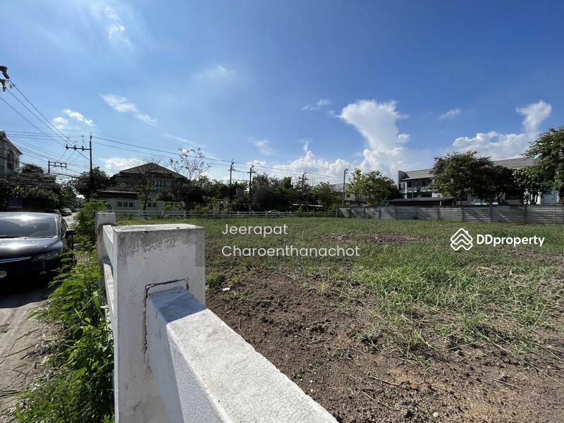 ที่ดินแปลงมุม 1 ไร่, นาคนิวาส 48 แยก 14, กว้าง 40 เมตร ลึก 40 เมตร, 42,000,000.-, (105,000 บาท/ตาราง