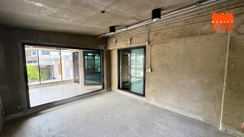 Sriwara Town in Town, Bangkok, Sriwara Road, Phlapphla, Wang Thonglang, Bangkok, 10+ Bedrooms, 1,300 sqm, Townhouse For Sale, by ธัชเวท จิระติวานนท์, 11161470 - DDproperty.com