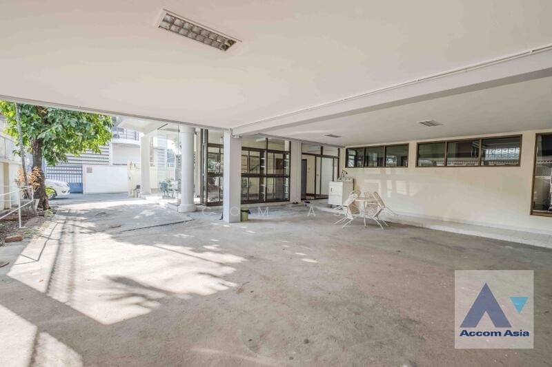 For Rent - 4 Bedrooms House for Rent in Sukhumvit, Bangkok near BTS On Nut (AA36596), Bangkok