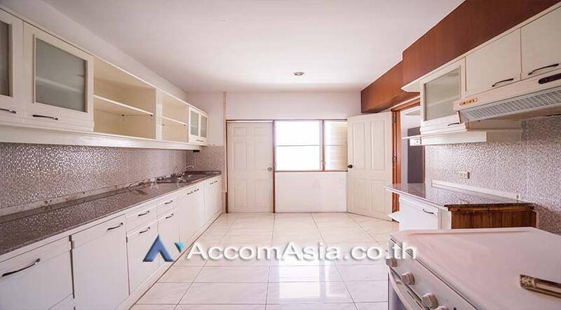 ให้เช่า - 5 Bedrooms Apartment for Rent in Sukhumvit, Bangkok near BTS Ekkamai at Ideal Place For Big Famlili, กรุงเทพ