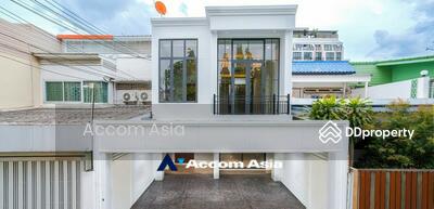ขาย - 3 Bedrooms Townhouse for Sale in Sukhumvit, Bangkok near BTS Ekkamai (AA32463), กรุงเทพ