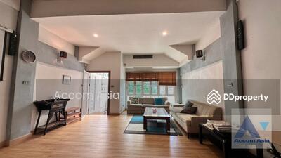 ขาย - 4 Bedrooms Townhouse for Sale and Rent in Sukhumvit, Bangkok near BTS Ekkamai (AA25149), กรุงเทพ