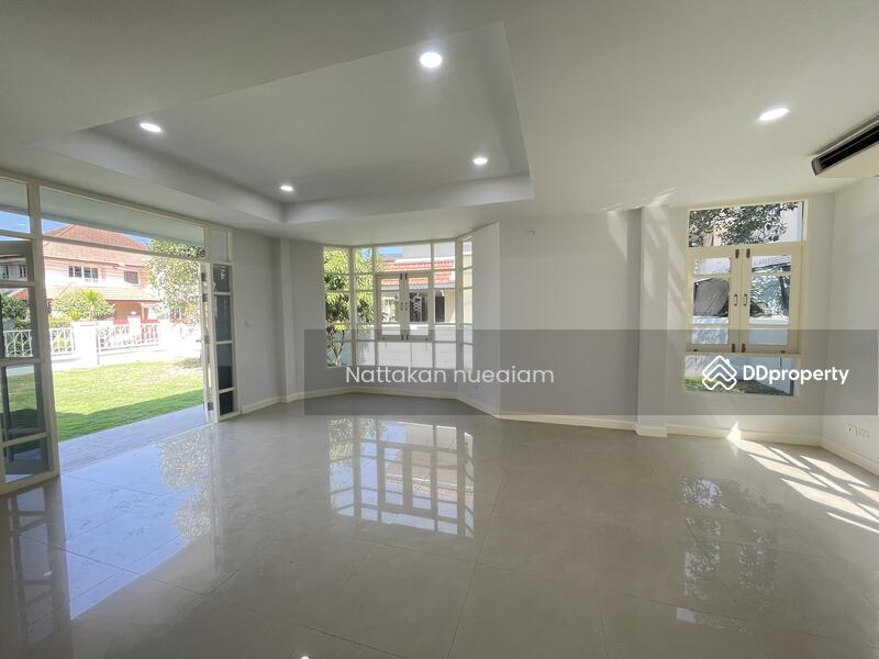 For Sale - Lake Garden Villa, Bangkok