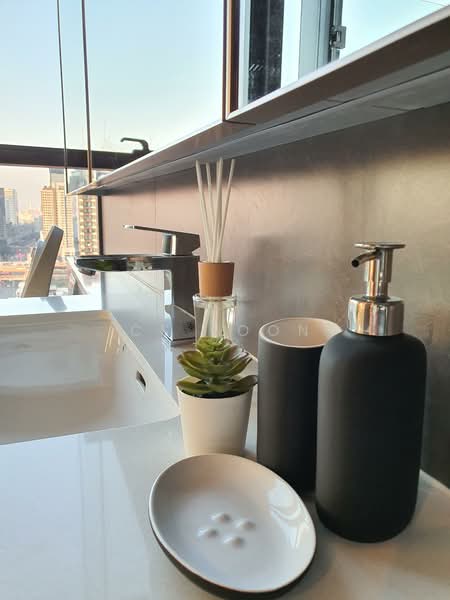 The Esse at Singha Complex, Bangkok, 1788 New Petchaburi Rd, Khlongtoei Nua, Watthana, Bangkok, 2 Bedrooms, 77 sqm, Condo For Rent, by CS Poon, 11184978 - DDproperty.com