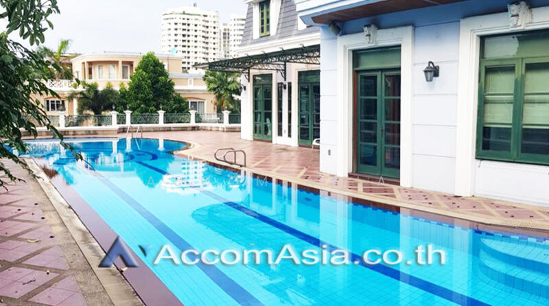 For Rent - 5 Bedrooms House for Rent in Sukhumvit, Bangkok near BTS Ekkamai (AA22749), Bangkok