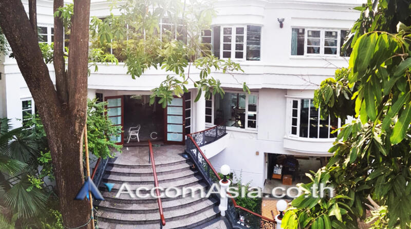 For Rent - 5 Bedrooms House for Rent in Sukhumvit, Bangkok near BTS Ekkamai (AA22749), Bangkok
