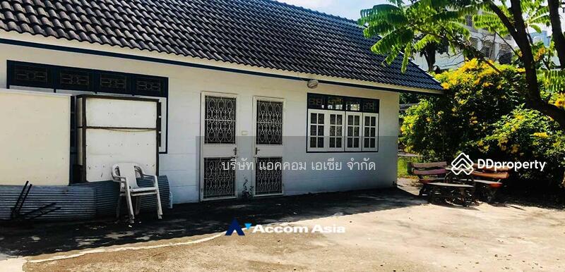 ให้เช่า - 3 Bedrooms House for Rent in Charoennakorn, Bangkok near BTS Krung Thon Buri (AA33679), กรุงเทพ