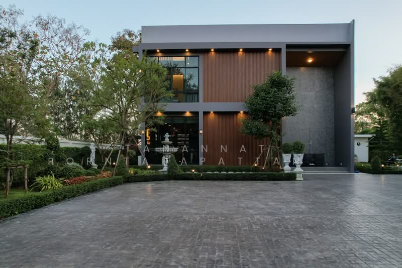 บ้านสไตล์ค่าเฟ่ โมเดิร์น ขายพร้อมอุปกรณ์ร้านอาหาร 4 ห้องนอน พร้อมสระว่ายน้ำ, เชียงใหม่, หนองหาร, สันทราย, เชียงใหม่, 400 ตร.ม., บ้านเดี่ยว ขาย, โดย Tanannat Porntadapattanayothin, 11189009 - DDproperty.com