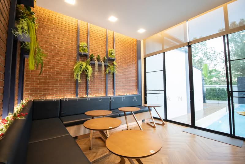 บ้านสไตล์ค่าเฟ่ โมเดิร์น ขายพร้อมอุปกรณ์ร้านอาหาร 4 ห้องนอน พร้อมสระว่ายน้ำ, เชียงใหม่, หนองหาร, สันทราย, เชียงใหม่, 400 ตร.ม., บ้านเดี่ยว ขาย, โดย Tanannat Porntadapattanayothin, 11189009 - DDproperty.com