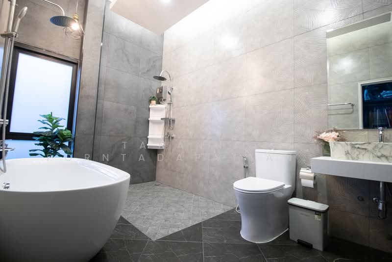Modern house style, 4 bedrooms, with private swimming pool,nice garden, Chiang Mai, Nong Harn, San Sai, Chiang Mai, 4 Bedrooms, 400 sqm, Single Detached House For Sale, by Tanannat Porntadapattanayothin, 11189009 - DDproperty.com