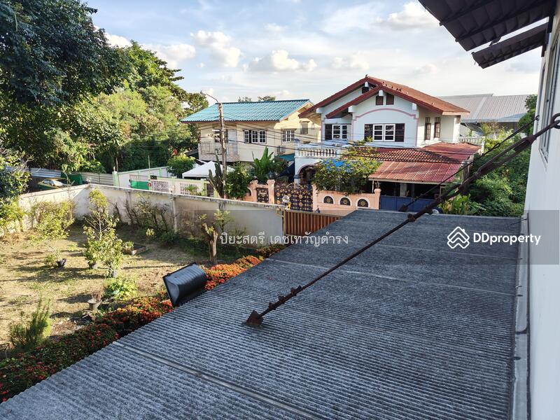วิวหน้าบ้าน สวนสนามหญ้า