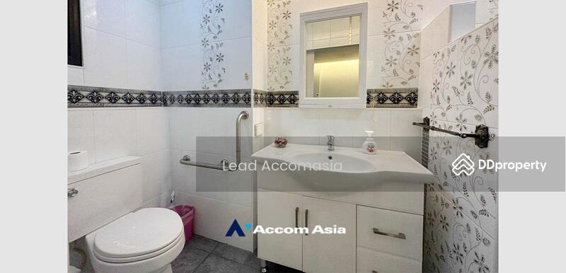 ให้เช่า - Home Office | 4 Bedrooms Townhouse for Rent in Sukhumvit, Bangkok near BTS Ekkamai (AA33995), กรุงเทพ