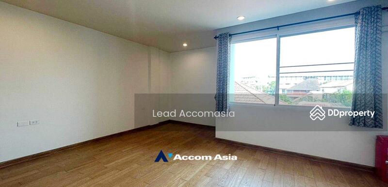 ให้เช่า - Home Office | 4 Bedrooms Townhouse for Rent in Sukhumvit, Bangkok near BTS Ekkamai (AA33995), กรุงเทพ