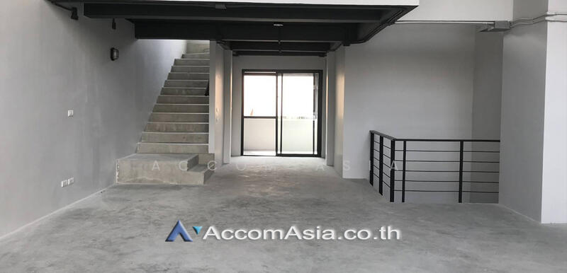 ให้เช่า - 4 Bedrooms Townhouse for Sale and Rent in Pattanakarn, Bangkok near BTS On Nut at The Pride Sukhumvi, กรุงเทพ