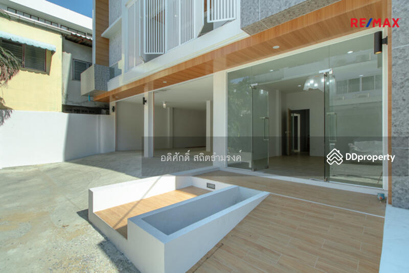 ขาย - ขาย/เช่า ตึกแถวรีโนเวทใหม่ เป็นสำนักงานพร้อมที่อยู่อาศัย ซอยอ่อนนุช70/1, สุขุมวิท77, ประเวศ 57, กรุงเทพ