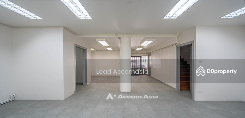 ให้เช่า - 2 Bedrooms Townhouse for Rent in Sukhumvit, Bangkok near BTS Phrom Phong (110107), กรุงเทพ