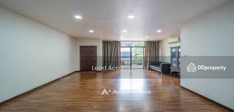 ให้เช่า - 2 Bedrooms Townhouse for Rent in Sukhumvit, Bangkok near BTS Phrom Phong (110107), กรุงเทพ