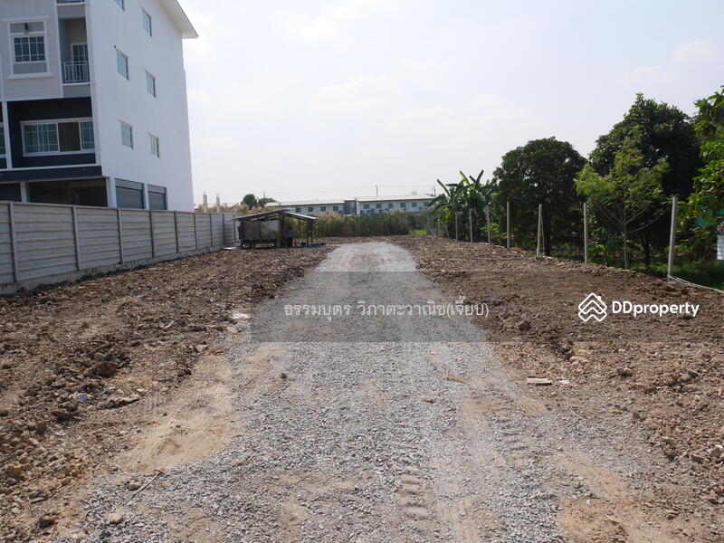 บริเวณที่ดินที่ถมบางส่วน