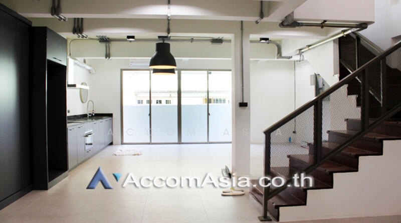 ให้เช่า - 3 Bedrooms Townhouse for Sale and Rent in Sukhumvit, Bangkok near BTS Thong Lo at Townhouse in Suk, กรุงเทพ