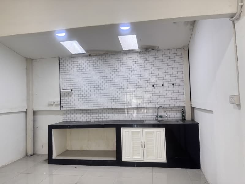 Poonsinh Thani 3, Bangkok, Rat Phatthana Road, Khlong Song Ton Nun, Lat Krabang, Bangkok, 2 Bedrooms, 100 sqm, Townhouse For Sale, by Khun Tuk, 11209913 - DDproperty.com