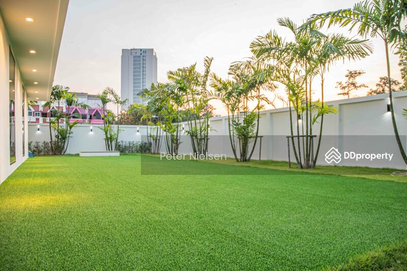 Luxury house on Pratumnak Hill, Pattaya, Chon Buri (Pattaya), Bang Lamung, Bang Lamung (Pattaya), Chon Buri (Pattaya), 5 Bedrooms, 650 sqm, Single Detached House For Sale, by Peter Nielsen, 11213658 - DDproperty.com