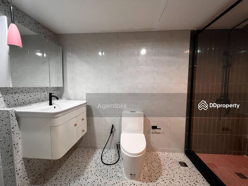 State Tower, Bangkok, 1055 Silom Road, Silom, Bang Rak, Bangkok, 1 Bedroom, 68 sqm, Condo For Rent, by Agentbkk, 11214841 - DDproperty.com