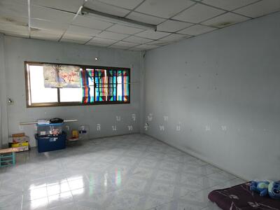 ขาย - ตึกแถว 3 ชั้น กลางเมือง วารินชำราบ จ.อบลราชธานี เนื้อที่ 35.2 วา, อุบลราชธานี