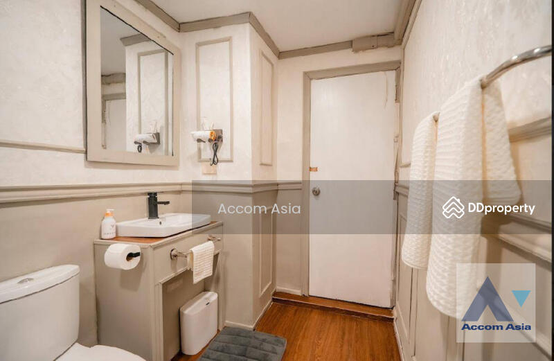 For Sale - 5 Bedrooms Townhouse for Sale and Rent in Sukhumvit, Bangkok near BTS Nana (AA27711), Bangkok