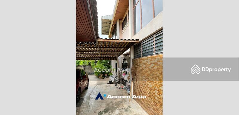 For Sale - 6 Bedrooms House for Sale in Sukhumvit, Bangkok near BTS Ekkamai (AA33545), Bangkok