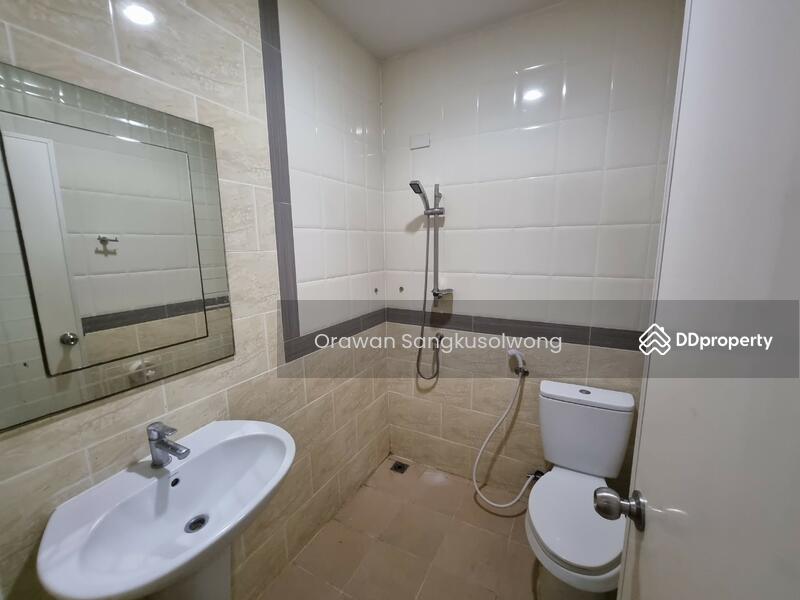 ทาวน์โฮม โกลเด้นทาวน์เกษตร-ลาดปลาเค้า, Bangkok, Anusaowari, Bang Khen, Bangkok, 4 Bedrooms, 150 sqm, Townhouse For Rent, by orawan sangkusolwong, 11222252 - DDproperty.com