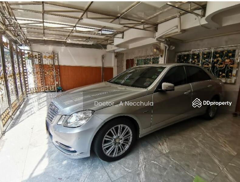 For Sale - Townhouse for Sale Near Subway Train 500 m at 5/41 Setsiri Road, Dusit in the Center of Bangkok, Bangkok