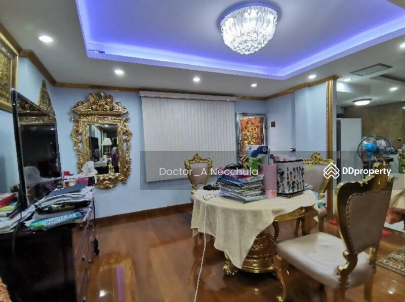 For Sale - Townhouse for Sale Near Subway Train 500 m at 5/41 Setsiri Road, Dusit in the Center of Bangkok, Bangkok