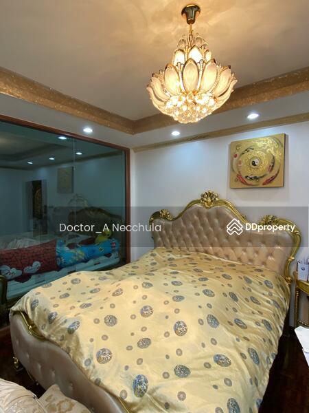 For Sale - Townhouse for Sale Near Subway Train 500 m at 5/41 Setsiri Road, Dusit in the Center of Bangkok, Bangkok