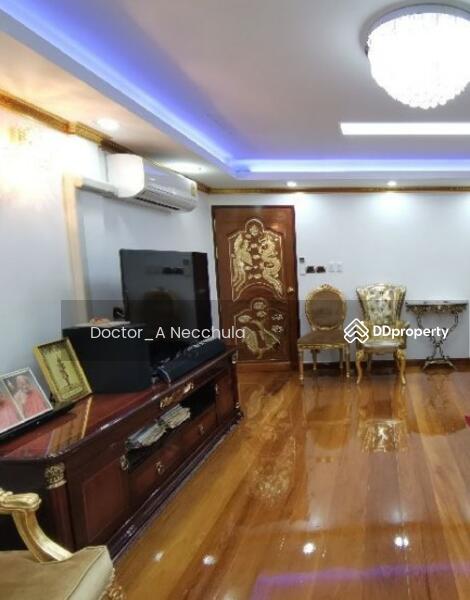 For Sale - Townhouse for Sale Near Subway Train 500 m at 5/41 Setsiri Road, Dusit in the Center of Bangkok, Bangkok