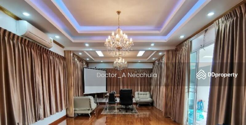 For Sale - Townhouse for Sale Near Subway Train 500 m at 5/41 Setsiri Road, Dusit in the Center of Bangkok, Bangkok